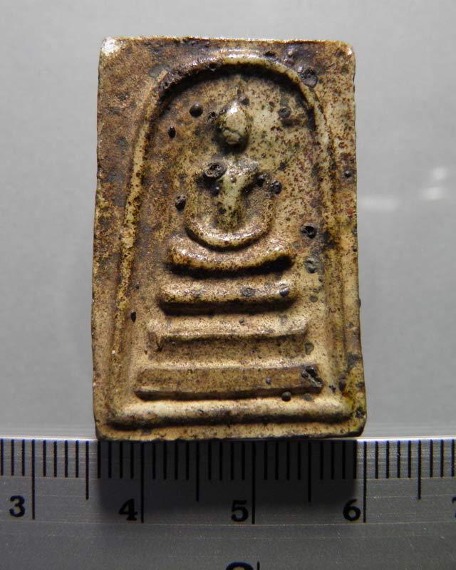 พระสมเด็จหลังรูปเหมือน ร.5 เก่าๆ ไม่ทราบที่ น่าจะเป็นพระพิธีดี แต่นึกไม่ออก