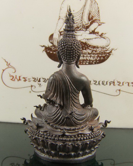 พระพุทธประทานยศบารมี นวะ ''องค์สนิมแดง''