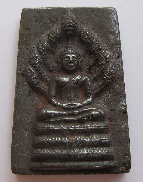 พระนาคปรก 9 เศียรแกะจากเหล็กไหล 1 เดียวในโลก แกะจากหินแร่เหล็กไหลพญานาค