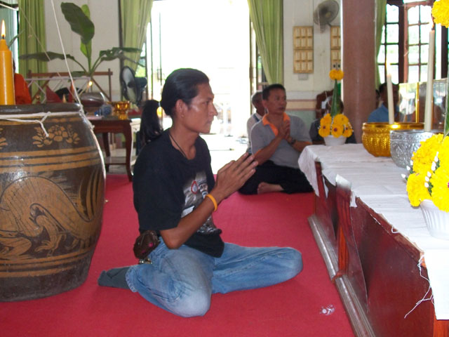 เบาๆครับพระลีลาเนื้อทองเหลืองไม่ทราบที่เลี่ยมกันนํ้าอย่างดีครับ
