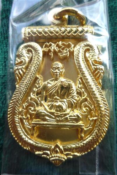 (((เคาะเดียว))) หลวงพ่อคูณ เหรียญเสมาฉลุ พุทธคูณสยาม เนื้อทองบรอนซ์นอก พร้อมกล่อง