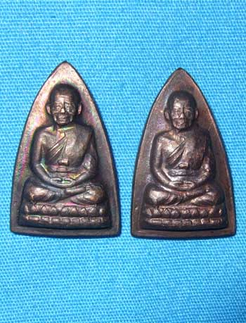 หลวงปู่ทวด รศ.200   ปี 2525 สวยกริป 2 องค์ครับ ผิวปีกแมลงทับ 