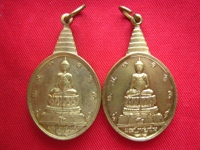  มาเป็นคู่ เหรียญพระชัยหลังช้าง หลัง ภปร. และ สก. ปี 2530 และ 2535 สวยน่าสะสมครับ