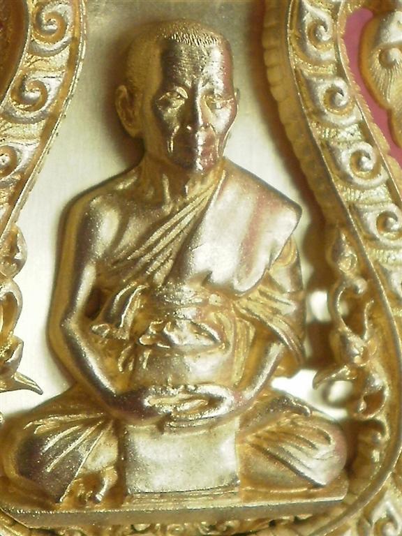 เหรียญเสมาฉลุ หลวงปู่บัว ถามโก รุ่นบงกชบูรพา เนื้อทองระฆัง หมายเลข 1782 สภาพใหม่พร้อมกล่อง