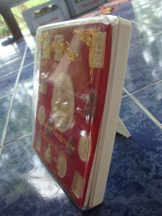 ขนาดตั้งบูชา สมเด็จพุฒาจารย์โต วัดโนนกุ่ม จ.นครราชสีมา เนื้อผง15องค์