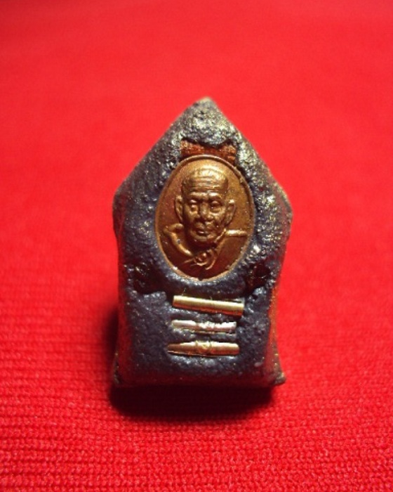 พระขุนแผนทรงพลเล็กหน้าทอง หลวงปู่หมุน ฐิตสีโล {{{ แดงเดียวไปเลยครับ }}}