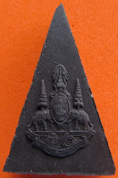 พระกำลังแผ่นดินมวลสารจิตรลดา (เนื้อดำ) ในหลวงครองราชครบ 50 พรรษา พ.ศ. 2539