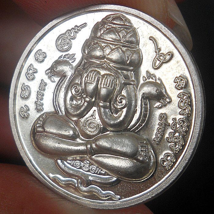 เหรียญเงิน(บล็อกทองคำ) รุ่นปรกเกล้า ปี๔๙ (ปลุกเสกที่ ปราสาทหินพนมรุ้ง )