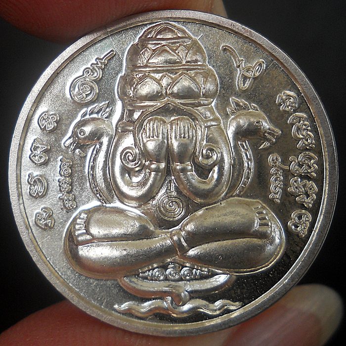 เหรียญเงิน(บล็อกทองคำ) รุ่นปรกเกล้า ปี๔๙ (ปลุกเสกที่ ปราสาทหินพนมรุ้ง )