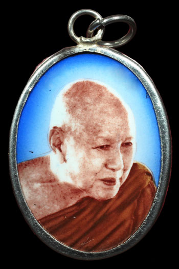 ล็อกเก็ตหลวงปู่บุยพิน กตปุญโญ งามๆไม่ค่อยพบเจอ เชิญครับ