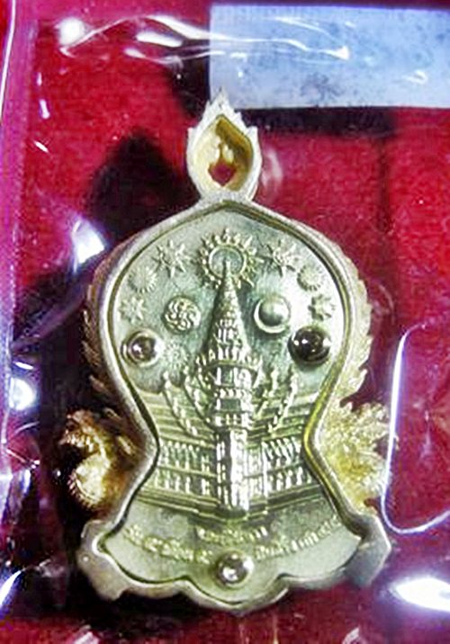 เหรียญฉลุ 3 ชิ้น พระพุทธโสธร รุ่นเจริญพร ทองระฆังพิมพ์เล็ก หมายเลข 1421 แวะดูก่อนครับ