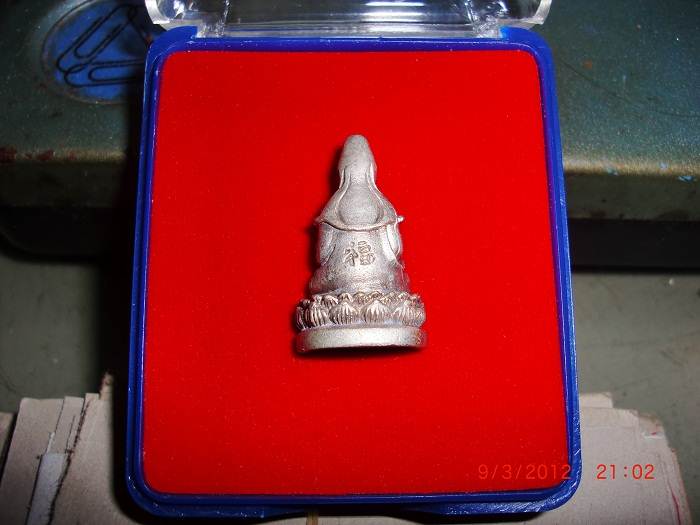 พระโพธิสัตค์กวนอิมประธานพรเนื้อเงินรุ่นมหามงคลเจริญสุขวัดบวรนิเวศพร้อมกล่องเดิมสวยๆครับ
