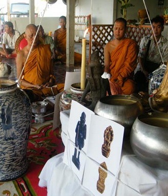 ++ เคาะเดียว ++ พระปรกใบมะขาม หลวงพ่อสาคร วัดหนองกรับ 6 องค์ และรูปถ่ายหลังยันต์ 6 รูป