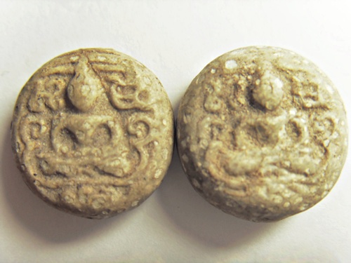 **เคาะเดียว**พระผงไม่ทราบที่  2 องค์ 