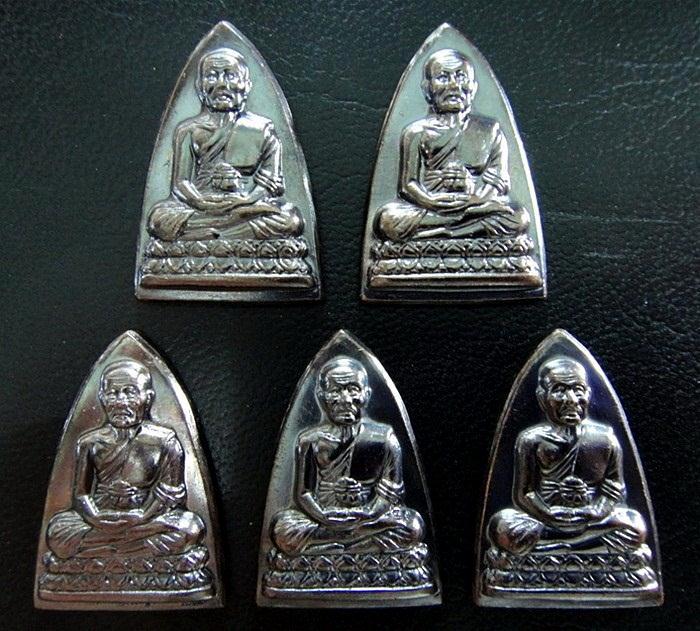 หลวงปู่ทวด กลีบบัว (บล็อคเสาอากาศ) วัดช้างให้ พิธีเสาร์ 5-5-55 จัดไป 5 เหรียญ