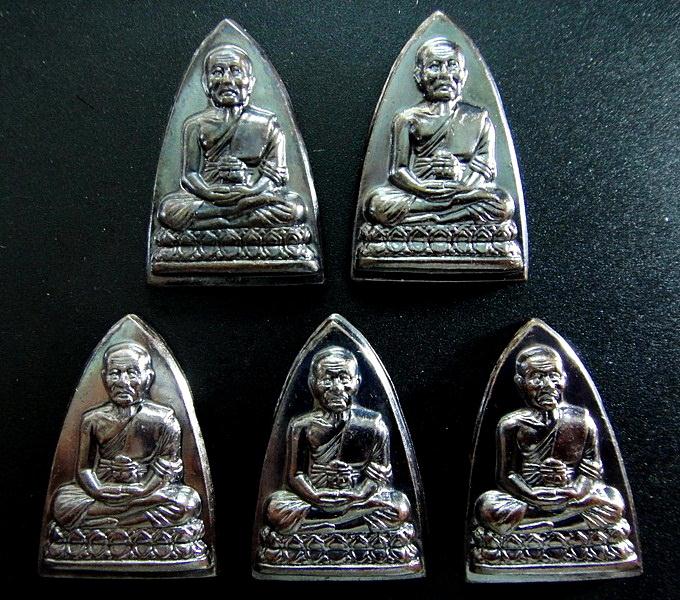 หลวงปู่ทวด กลีบบัว (บล็อคเสาอากาศ) วัดช้างให้ พิธีเสาร์ 5-5-55 จัดไป 5 เหรียญ