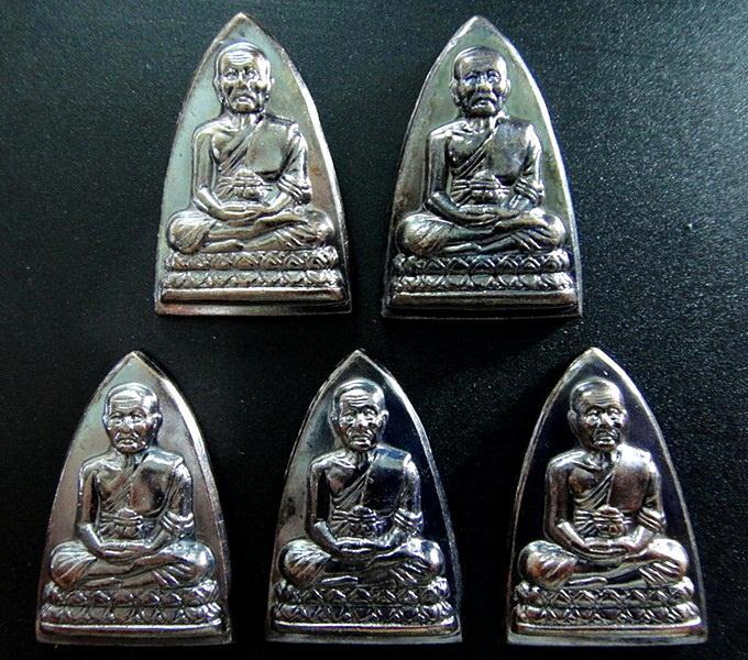 หลวงปู่ทวด กลีบบัว (บล็อคเสาอากาศ) วัดช้างให้ พิธีเสาร์ 5-5-55 จัดไป 5 เหรียญ