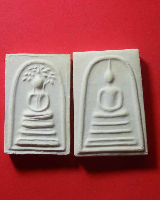 สมเด็จบางขุนพรหมปี39พิมพ์เส้นด้าย 1องค์ ปรกโพธิ์1องค์  (พระหนา)พร้อมกล่องเดิม