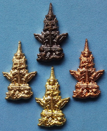 +++ เก็บทีเดียว ได้ครบ 4 องค์ 4 เนื้อ +++ ท้าวเวสสุวรรณ หน้าเทพ หลวงปู่กาหลง เขี้ยวแก้ว วัดเขาแหลม