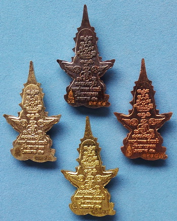 +++ เก็บทีเดียว ได้ครบ 4 องค์ 4 เนื้อ +++ ท้าวเวสสุวรรณ หน้าเทพ หลวงปู่กาหลง เขี้ยวแก้ว วัดเขาแหลม