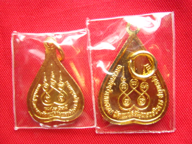 เหรียญรูปใบโพธิ์ หลวงพ่อบ้านแหลม วัดเพชรสมุทร กะไหล่ทองลงยา สวยครับ
