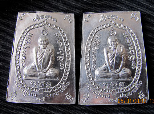 หลวงปู่ผ่าน ปัญญาปทีโป พิมพ์เนื้อผงรุ่นแรก (ตะกั่ว) สองเหรียญสวยมากเคาะเลย