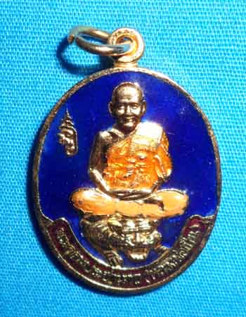 หลวงพ่อเปิ่น วัดบางพระ เหรียญกระไหล่ทอง ลงยา สวยๆครับ พร้อมกล่อง