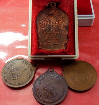 หลวงพ่อคูณ#2 ..............300b.............แดง
