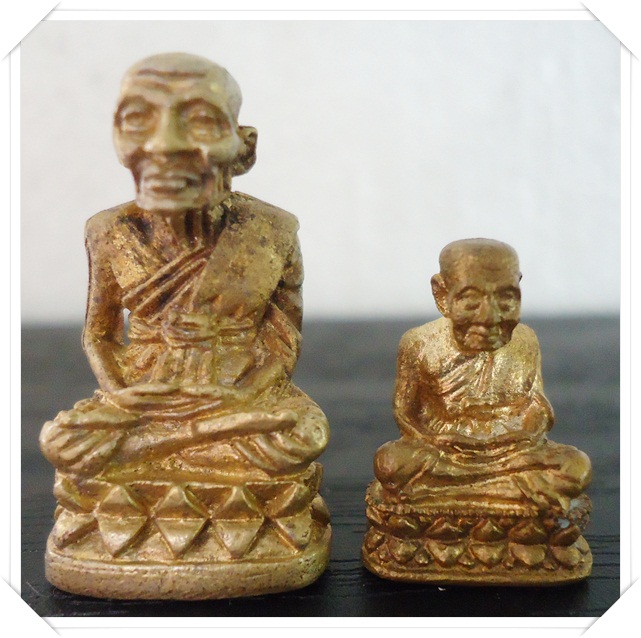 หลวงปู่ทวด องค์ลอยบัวรอบเนื้อทองเหลือง 2 องค์จัดไป เคาะเดียวแดง