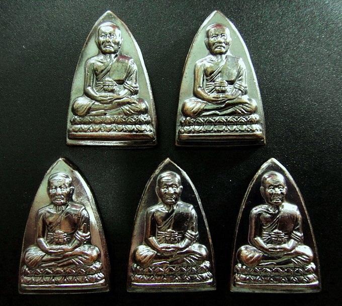หลวงปู่ทวด กลีบบัว (บล็อคเสาอากาศ) วัดช้างให้ พิธีเสาร์ 5-5-55 จัดไป 5 เหรียญ