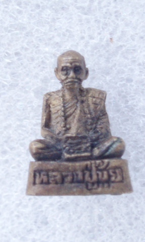 รูปหล่อจิ๋ว หลวงปู่ขุ้ย วัดซับตะเคียน เพชรบูรณ์ (เคาะเดียวแดง)