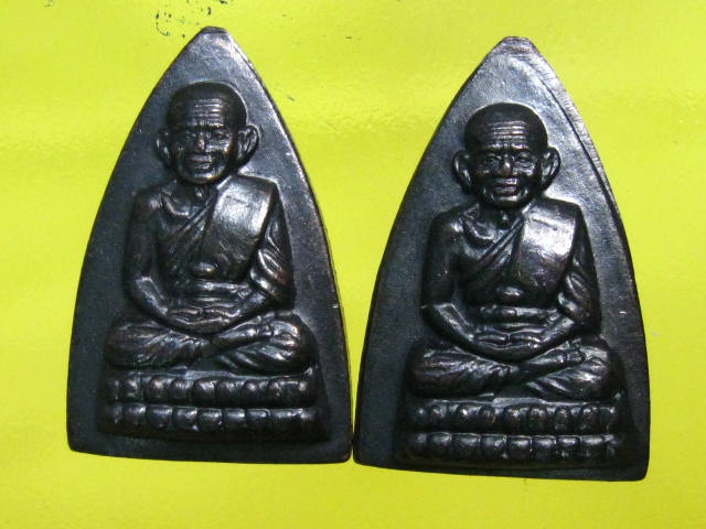 หลวงปู่ทวด กลีบบัว พิมพ์ลึกหน้าแก่ ร.ศ.200  ปี2525  จำนวน 2 องค์.....ครับ ...4B