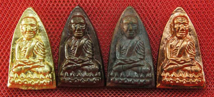หลวงปู่ทวด พิมพ์เตารีดใหญ่ 4 องค์ เนื้อเปียกทอง เนื้อนวะ เนื้อผิวไฟ เนื้อสตางค์เเดง วัดในหาน อ.นอง