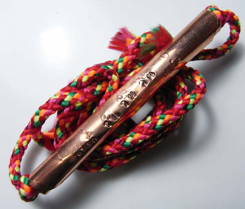 วัดใจที่ 20 บาท ตะกรุดจารมือยันต์กันภัยเนื้อทองแดง 5 โค๊ดปี2550 หลวงพ่อตัด วัดชายนา ประกันแท้ตลอดชีพ