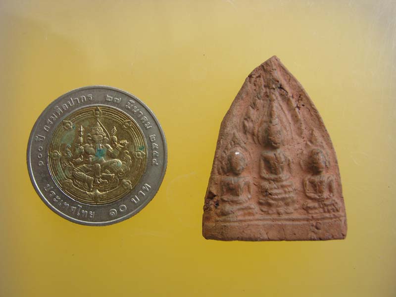 พระสาม เนื้อดิน มีลายมือจาร ไม่ทราบที่