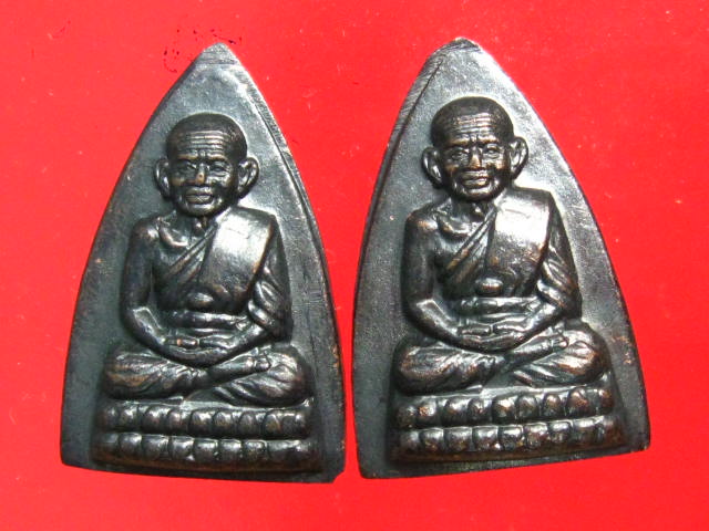 หลวงปู่ทวด กลีบบัว พิมพ์ลึกหน้าแก่ ร.ศ.200 ปี2525  2 องค์.....ครับ ...1B