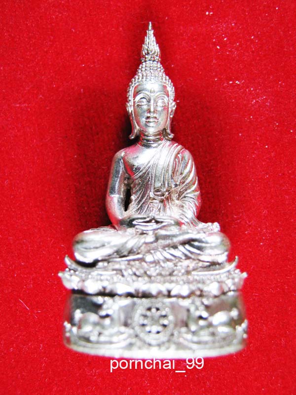 พระกริ่งนฤมิตรโชคเนื้อนวะแก่เงินหลวงพ่อจรัล วัดอัมพวัน จังหวัดสิงห์บุรี