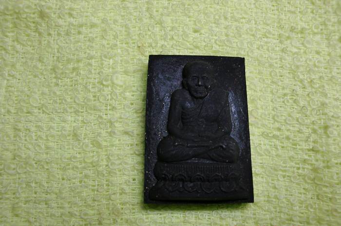 หลวงปู่ทวดเนื้อดำพิมสมเด็จวัดปราสาทปี2540ครับสวยๆถูกๆครับพร้อมกล่องเดิม