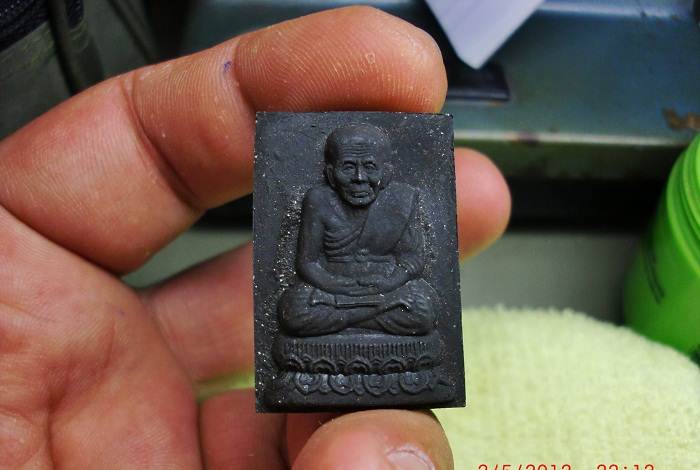 หลวงปู่ทวดเนื้อดำพิมสมเด็จวัดปราสาทปี2540ครับสวยๆถูกๆครับพร้อมกล่องเดิม