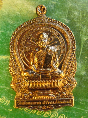 1 องค์ทองแดงเหรียญนั่งพาน หลวงปู่ม่น วัดเนินตามาก ปี 2537 พร้อมกล่องพระสภาพสวยๆ รับประกันแท้ พระตามร