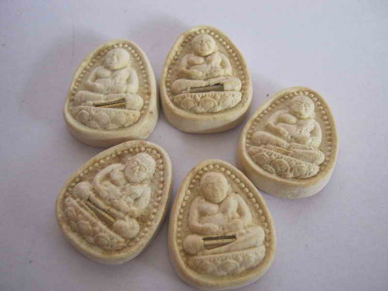 พระสังกัจจายน์ เนื้อผง หลวงพ่อคูณ .....5 องค์