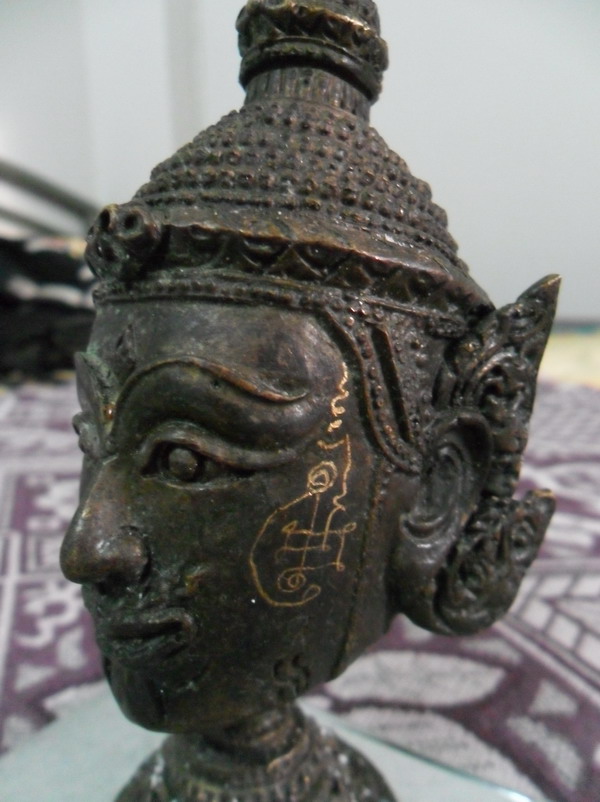 เศียรพระลักษณ์หน้าทอง ขนาดตั้งบูชาหน้ารถ หลวงปู่กาหลง เขี้ยวแก้ว ปี 51