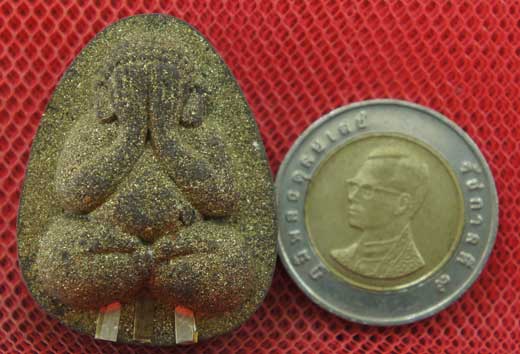 ปิดตานวะมหามงคล แซยิด 76 ปี เนื้อผงใบลาน ตะกรุดเงิน 3 ดอก+โรยผงตะไบพระกริ่งทั้งด้านหน้าและหลัง