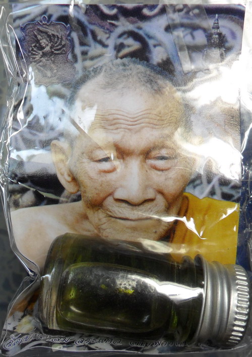 น้ำมันเสน่ห์มหาหลง แช่ตะกรุด หลวงปู่กาหลง เขี้ยวแก้ว #
