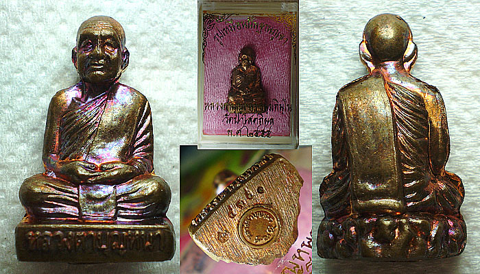 หลวงปู่บุญหนา รูปเหมือนปั้มฐานภูเขา (ทองแดง)