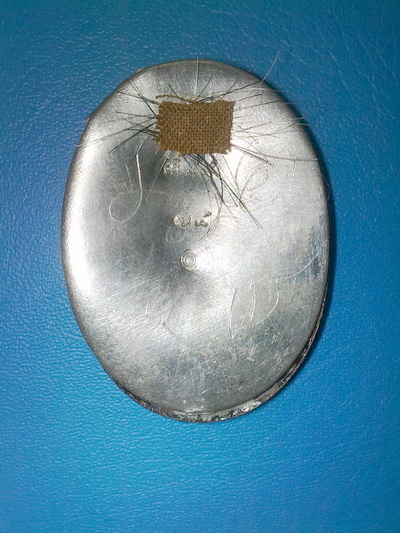 ล็อกเก็ตฉากทอง (ขนาดกลาง) หลวงตาแหวน ทยาลุโก รุ่น เมตตา เสาร์ 5 หลังเรียบจาร (รุ่น