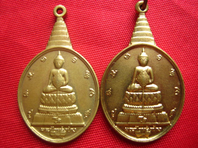  มาเป็นคู่ เหรียญพระชัยหลังช้าง หลัง ภปร.และ สก. ปี 2530 และ 2535 สวยครับ