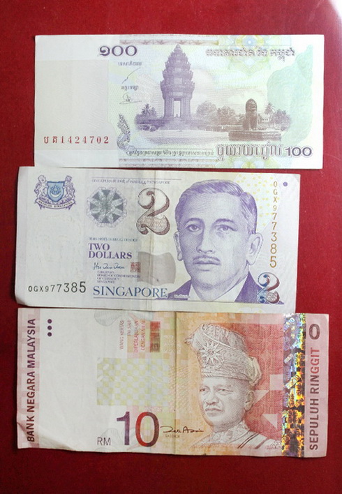 ธนบัตรต่างประเทศ 3 ใบ