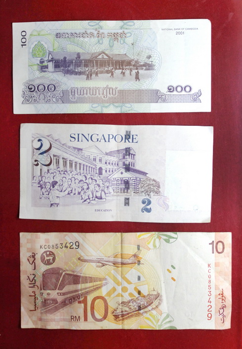 ธนบัตรต่างประเทศ 3 ใบ