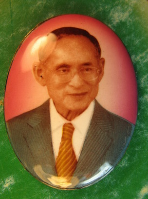 ชมพูในหลวงพิมพ์กรรมการสร้างน้อยหายาก////ล็อกเก็ตในหลวงวัดสุทธารามปี50อันโด่งดังมวลสารจิตรลดาสมเด็จญา
